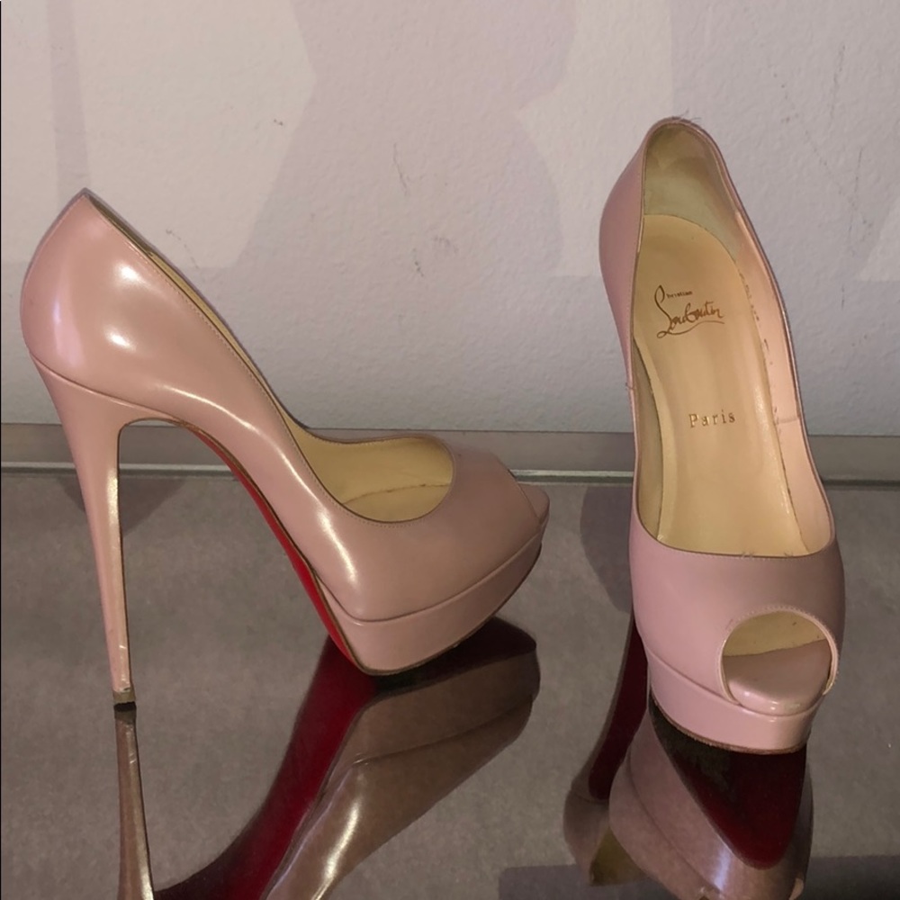 CHRISTIAN LOUBOUTIN nude “lady peep”